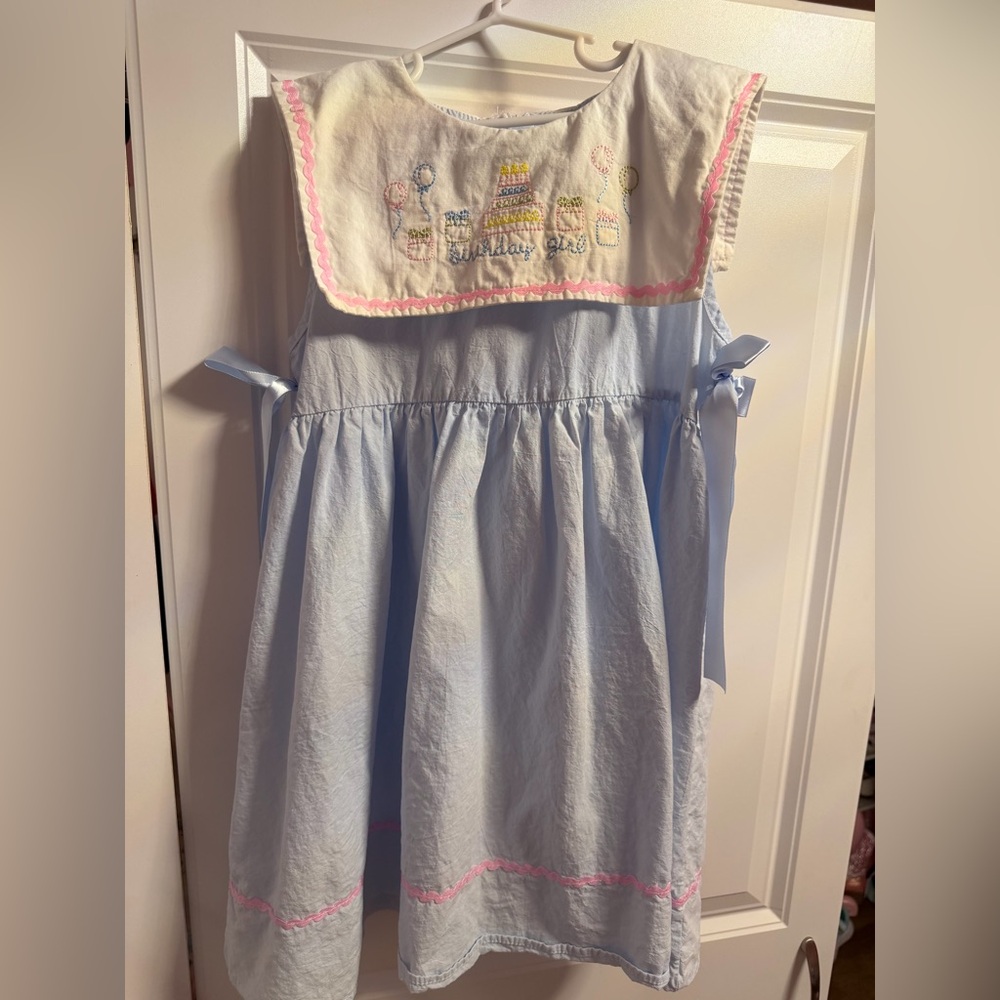 SHEIN Light Blue and Pink Girls Casual Dress with Embroidered Bib
